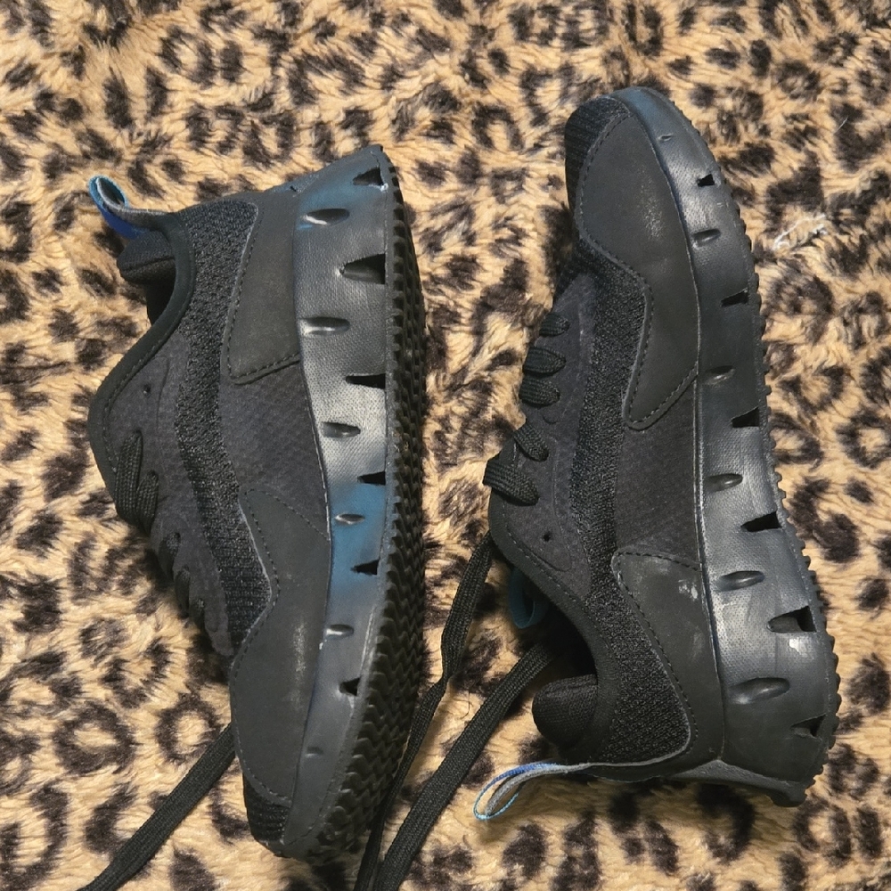 Reebok Size 2 - Picture 4 of 9